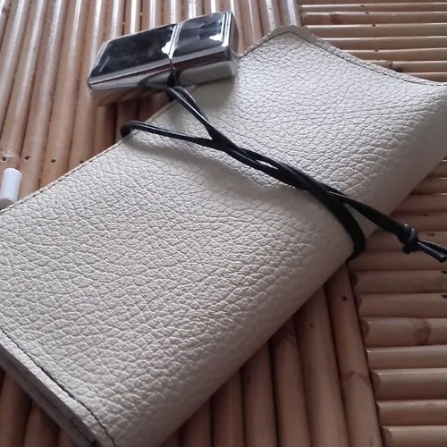 Blague à tabac cuir beige et noir, cadeau fumeurs, fumeuse, étui tabac à rouler,cadeau pour hommes