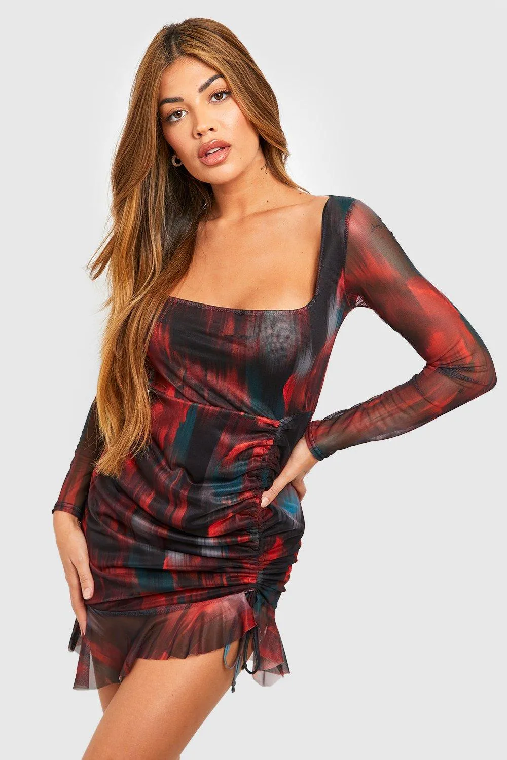 Robe courte fleurie en mesh