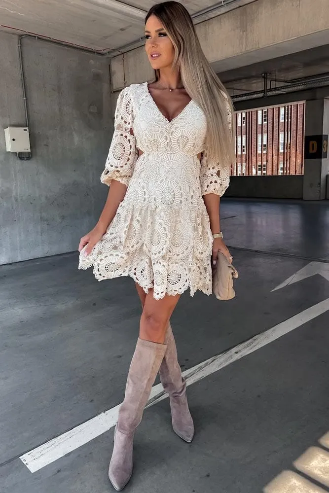Robe Crème Courte Dentelle