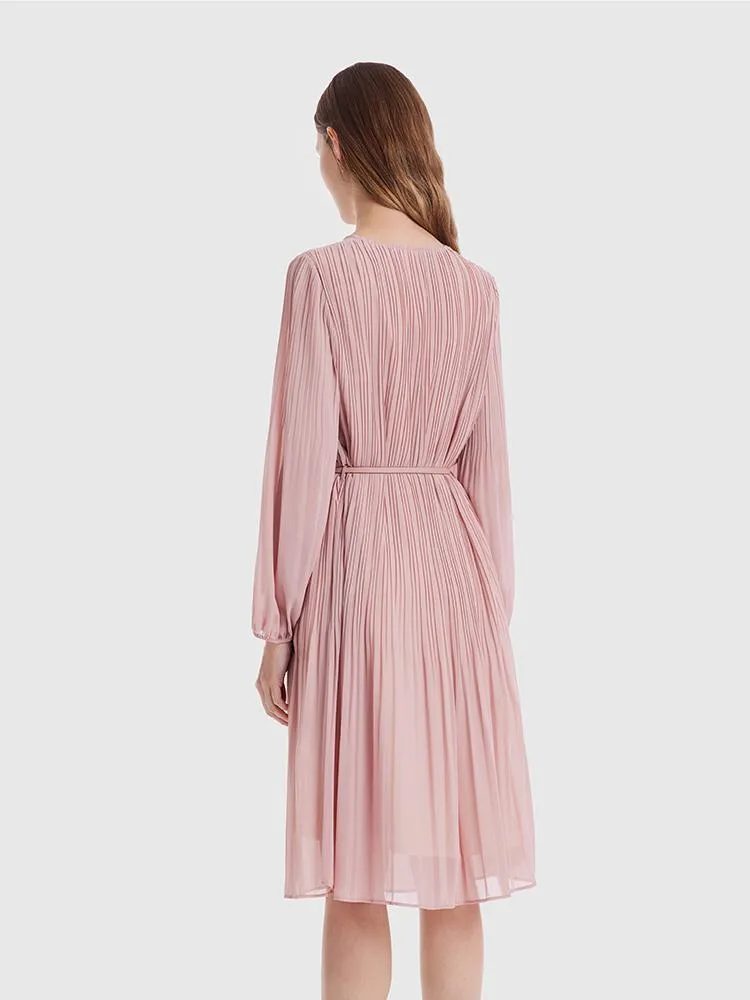 Robe mi-longue froncée rose avec ceinture